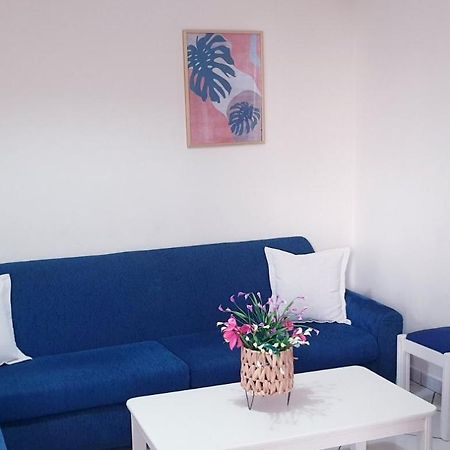 Evelyn Home Limenas  Luaran gambar