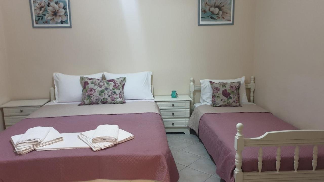 Evelyn Home Limenas  Luaran gambar