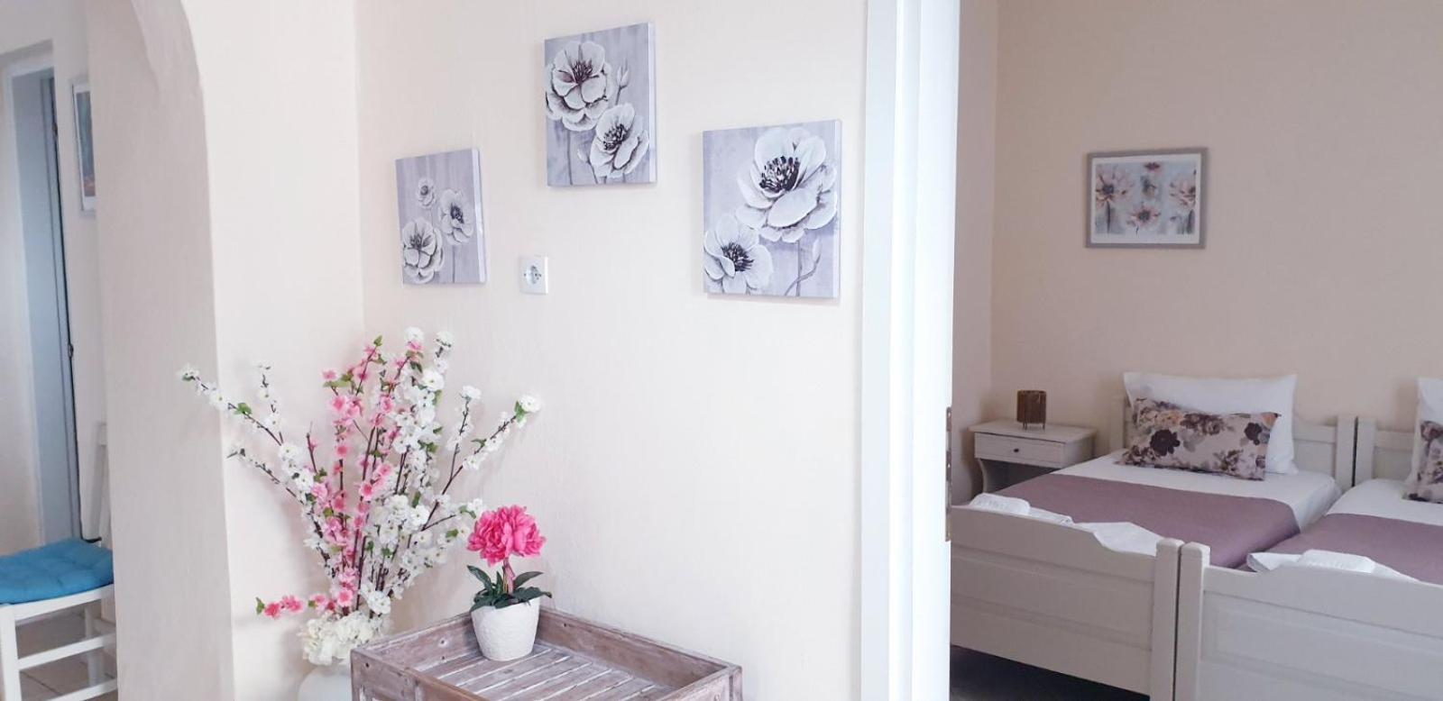 Evelyn Home Limenas  Luaran gambar